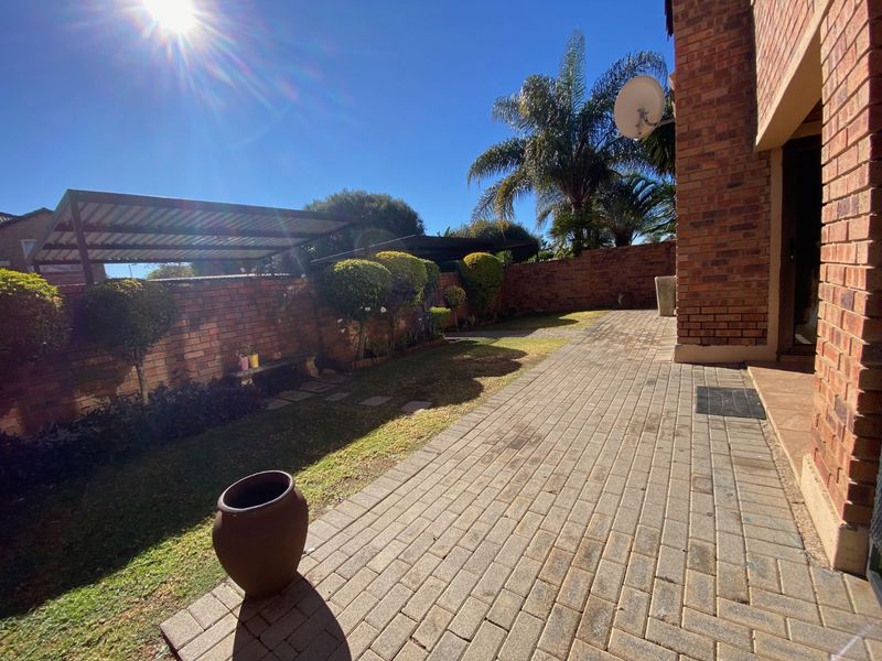 Townhouse For Sale in Heuwelsig Estate - Photo 5