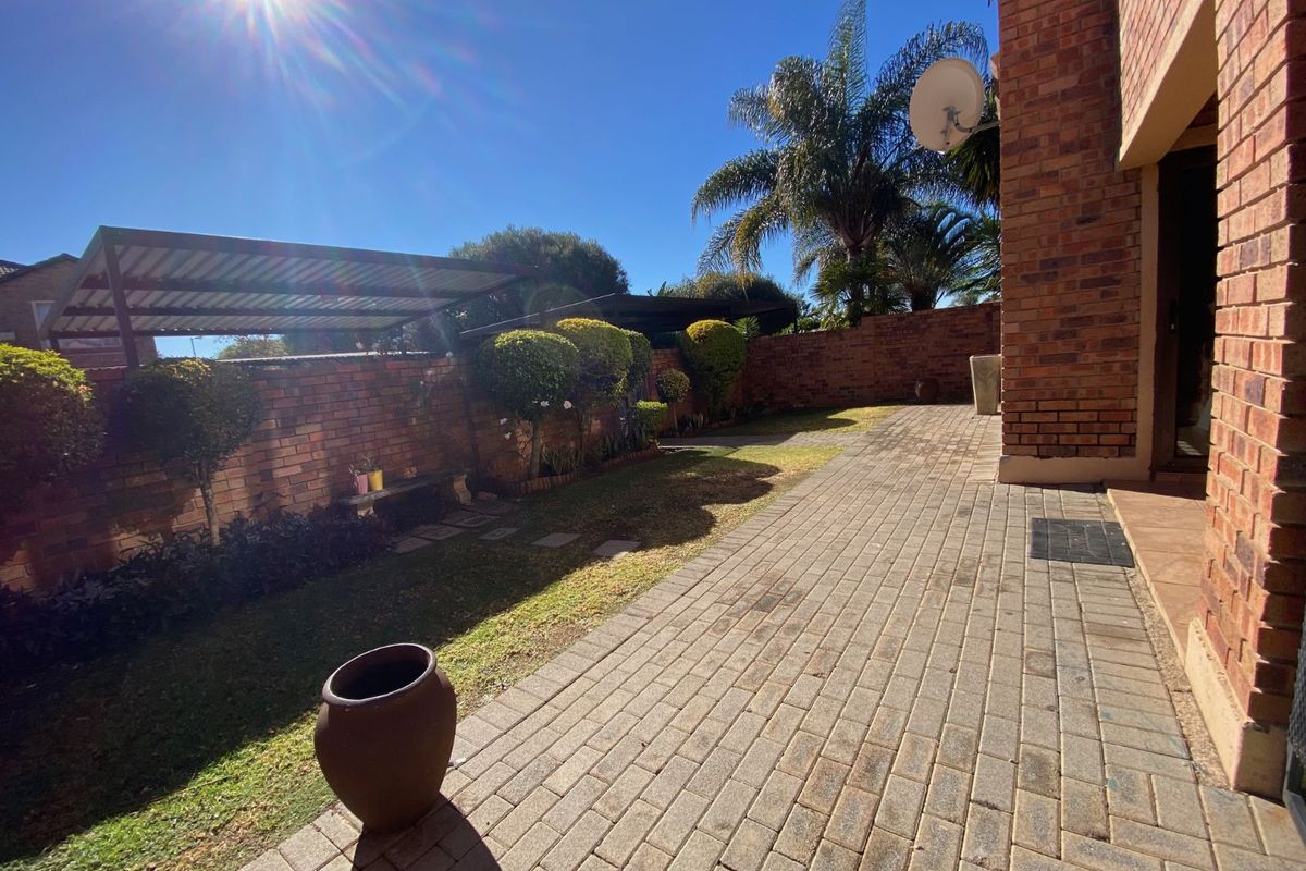 Townhouse For Sale in Heuwelsig Estate - Photo 5