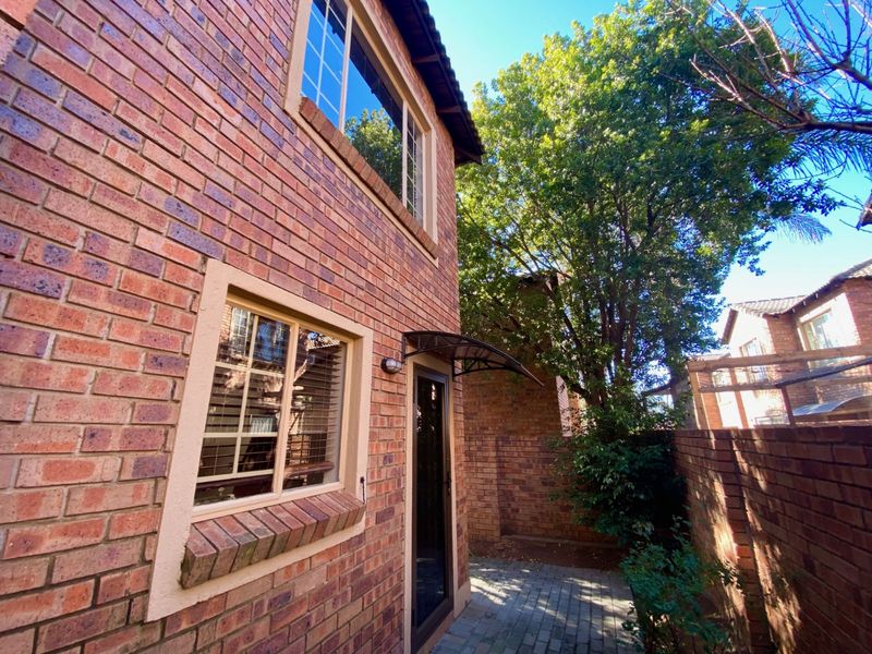 Townhouse For Sale in Heuwelsig Estate - Photo 6