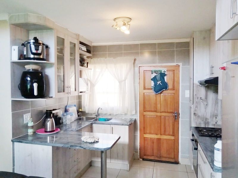 House For Sale in Vanderbijlpark CE7 - Photo 6