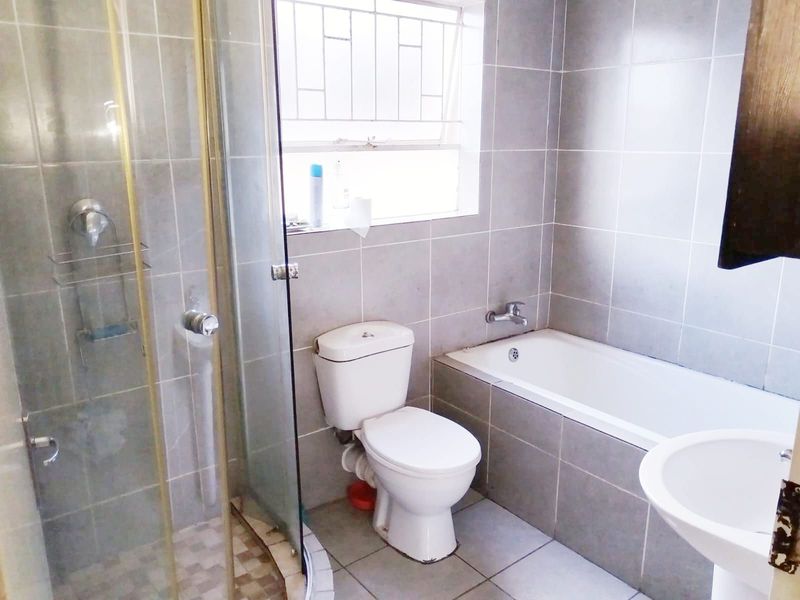 House For Sale in Vanderbijlpark CE7 - Photo 9