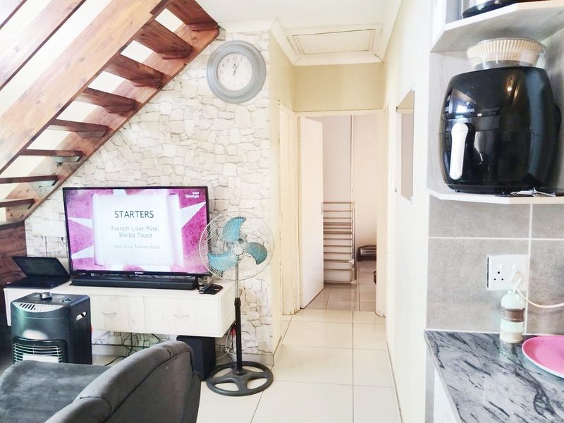 House For Sale in Vanderbijlpark CE7 - Photo 4