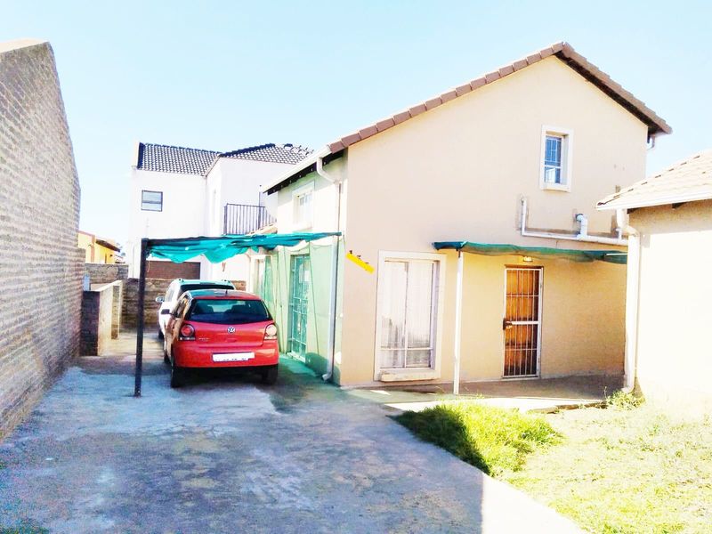 House For Sale in Vanderbijlpark CE7 - Photo 2