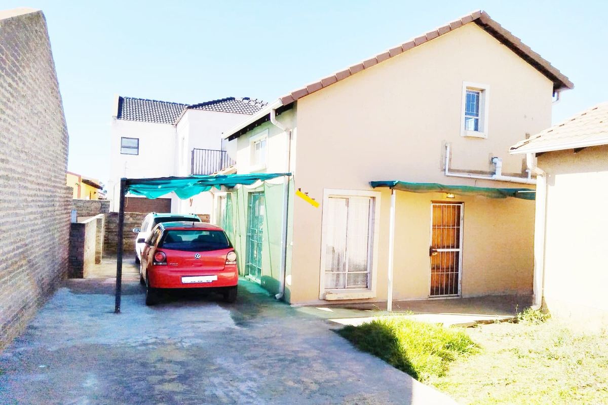 House For Sale in Vanderbijlpark CE7 - Photo 2