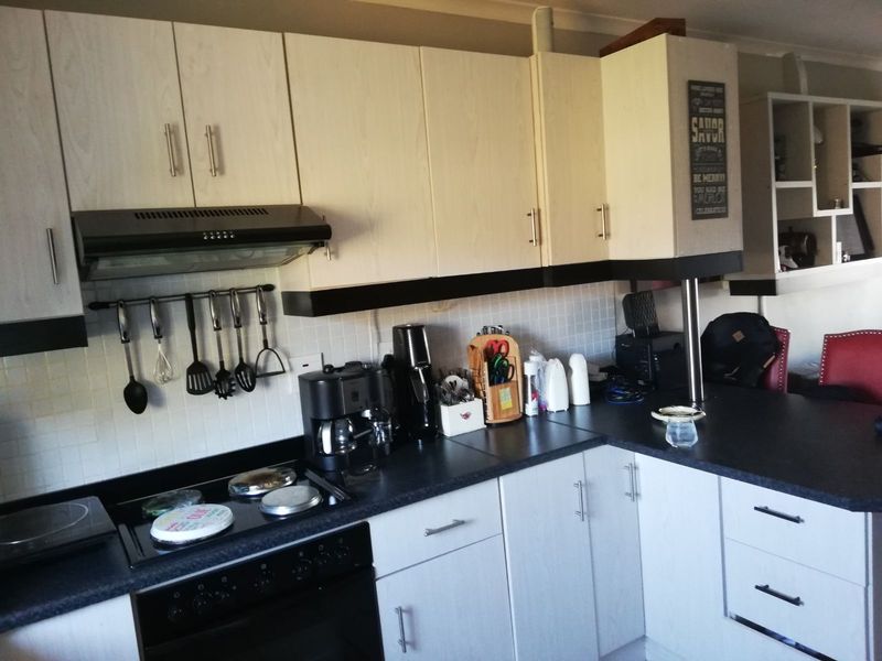 Apartment For Sale in Paarl East - Photo 2