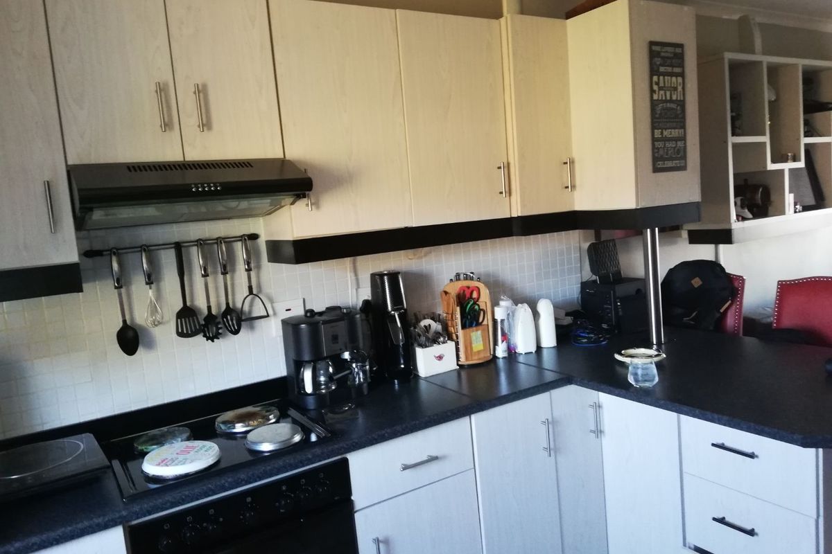 Apartment For Sale in Paarl East - Photo 2