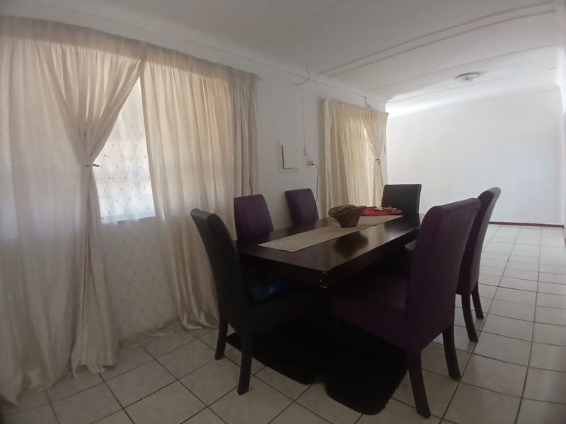House For Sale in Roosheuwel Ext 2 - Photo 2
