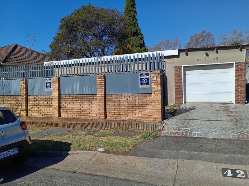 House For Sale in Greymont - Photo 2