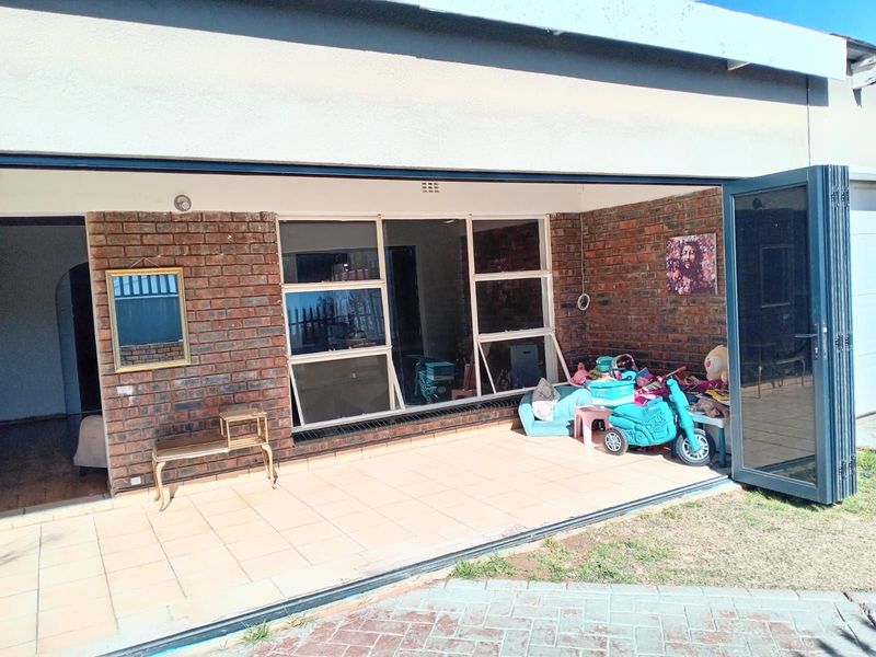 House For Sale in Greymont - Photo 4