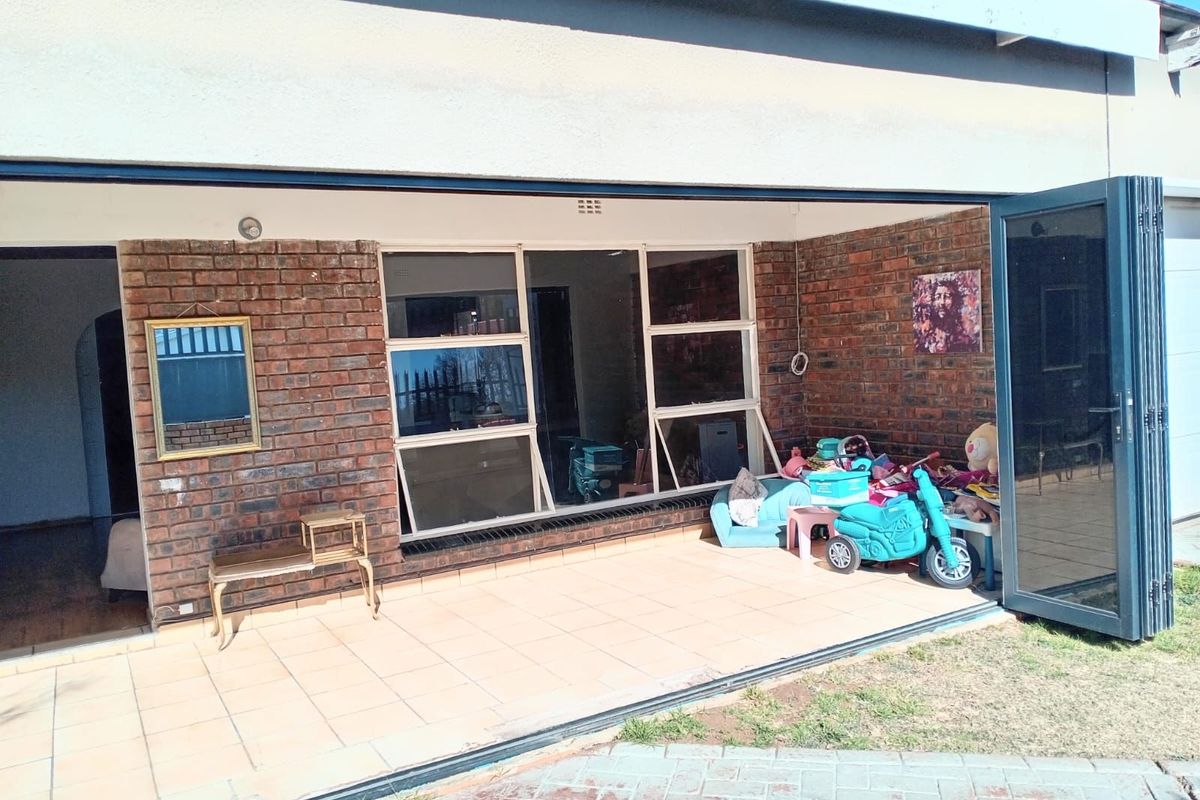 House For Sale in Greymont - Photo 4