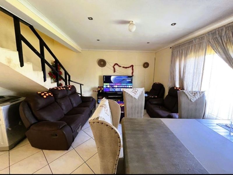 Townhouse For Sale in ZSM Industrial - Photo 5