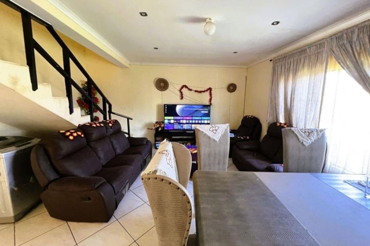 Townhouse For Sale in ZSM Industrial - Photo 5