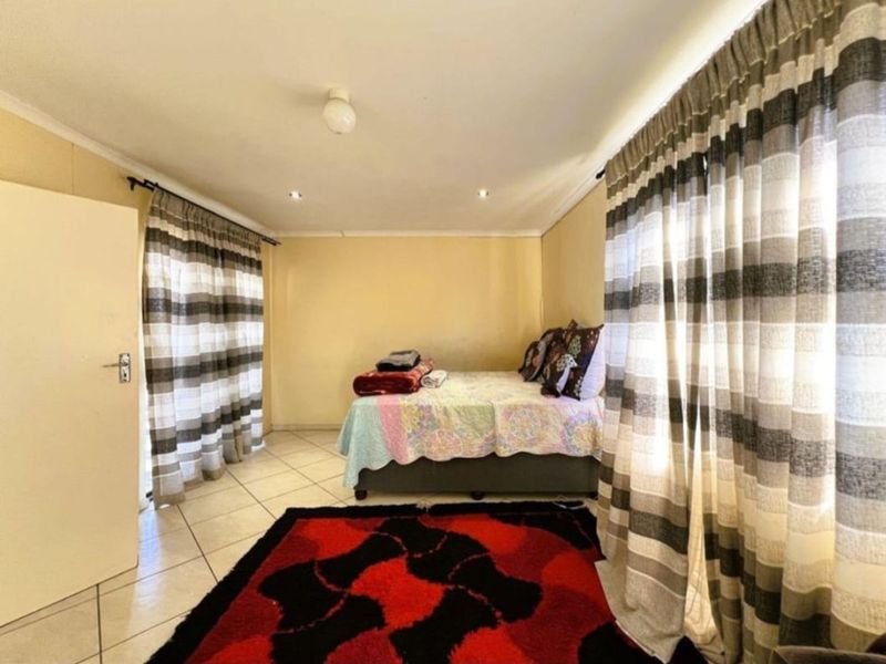 Townhouse For Sale in ZSM Industrial - Photo 7