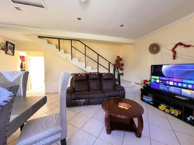 Townhouse For Sale in ZSM Industrial - Photo 6