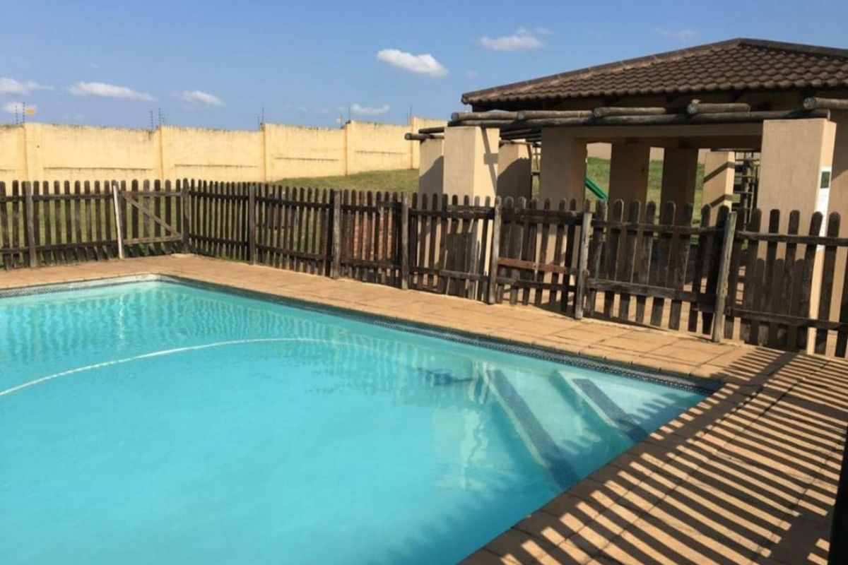 Townhouse For Sale in ZSM Industrial - Photo 2