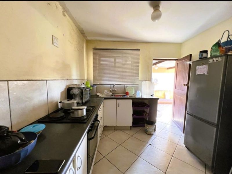 Townhouse For Sale in ZSM Industrial - Photo 3