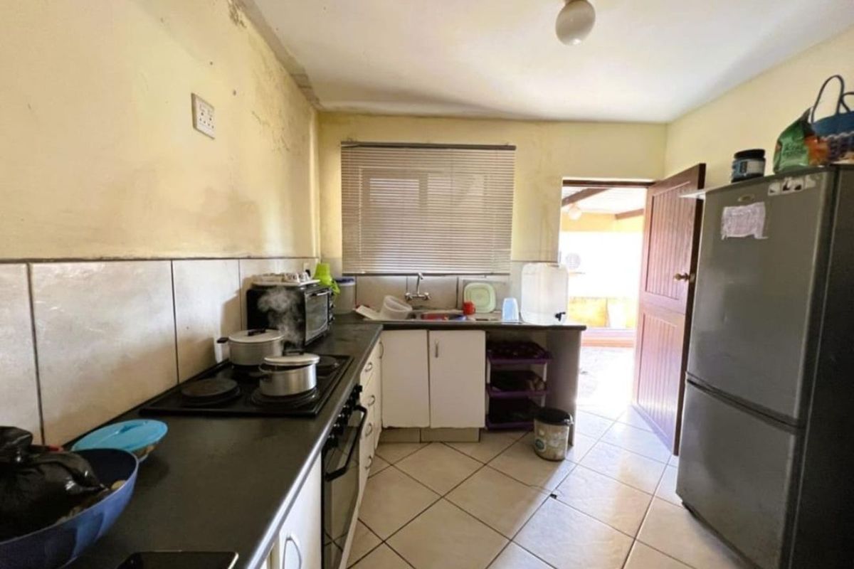 Townhouse For Sale in ZSM Industrial - Photo 3