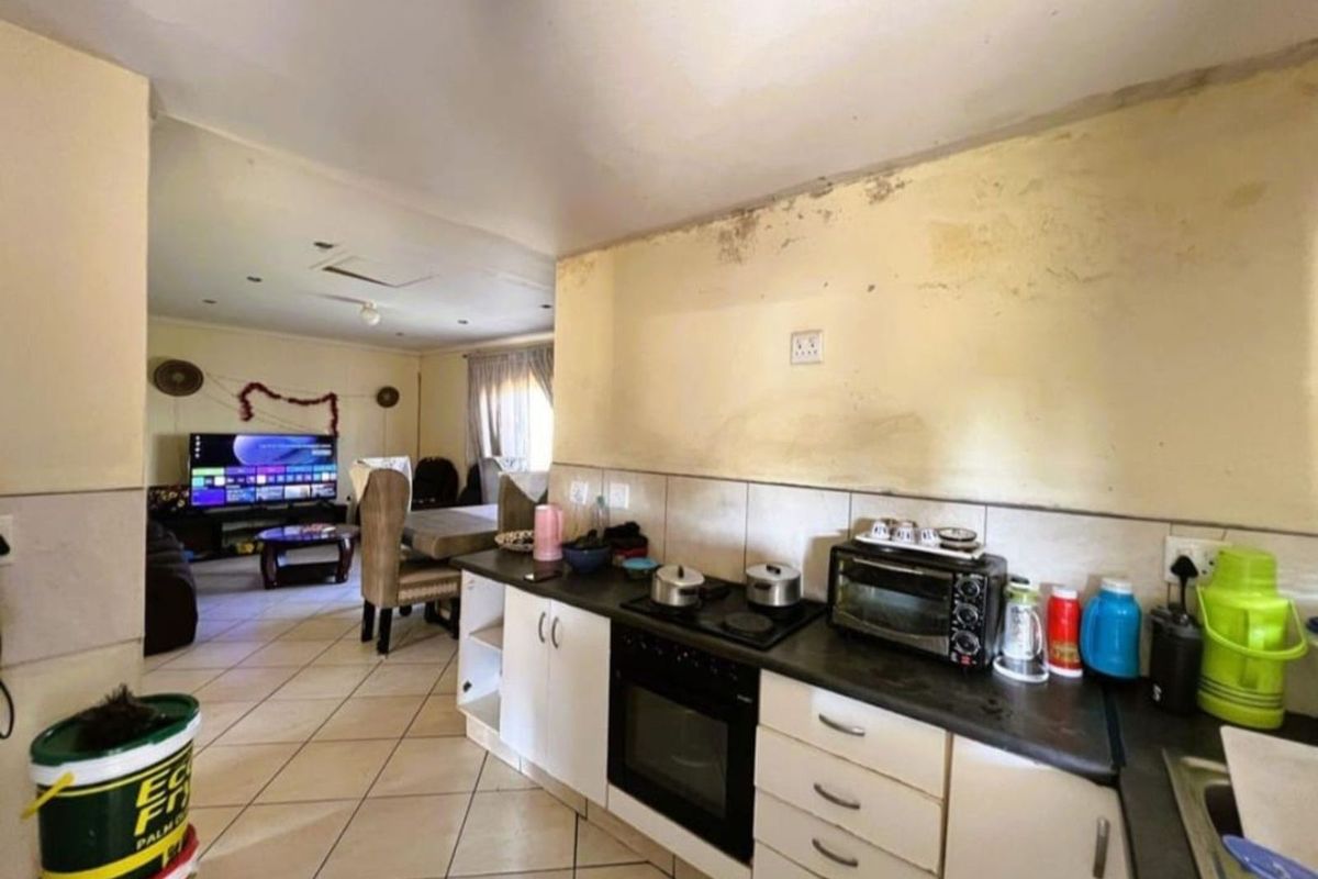 Townhouse For Sale in ZSM Industrial - Photo 4