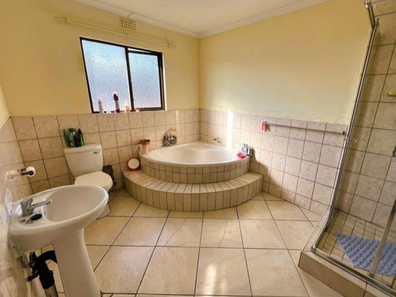 Townhouse For Sale in ZSM Industrial - Photo 10