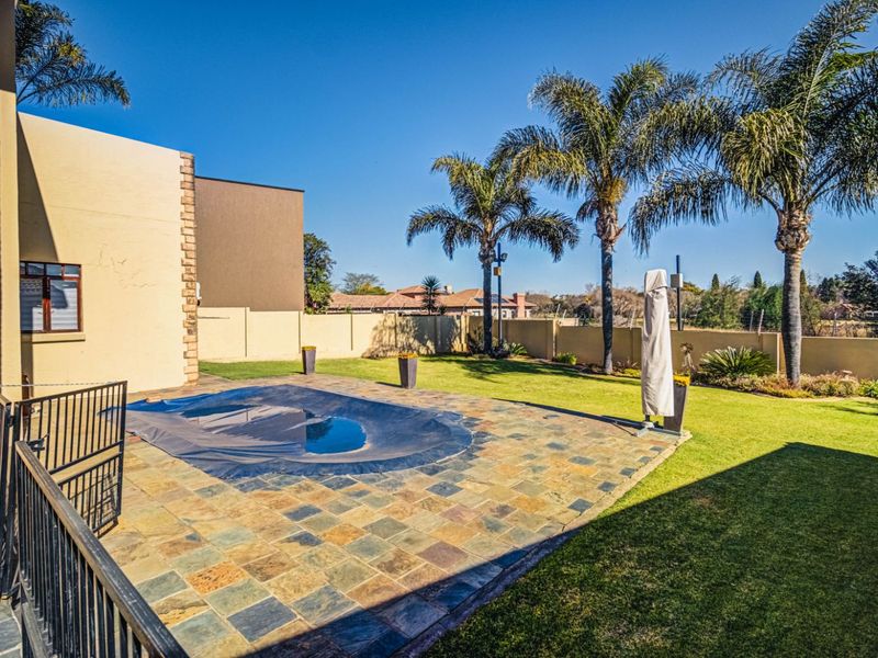 House For Sale in Glen Erasmia - Photo 2