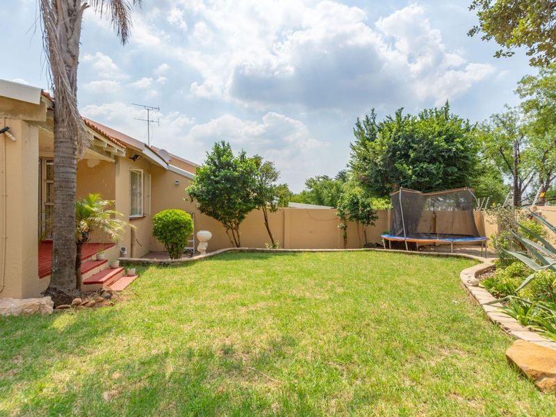 Townhouse For Sale in Bryanston - Photo 10