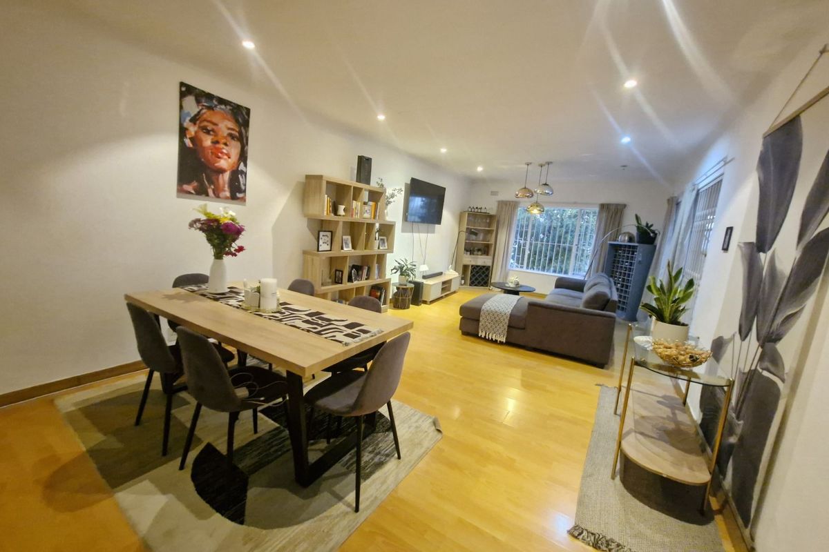 Townhouse For Sale in Bryanston - Photo 2