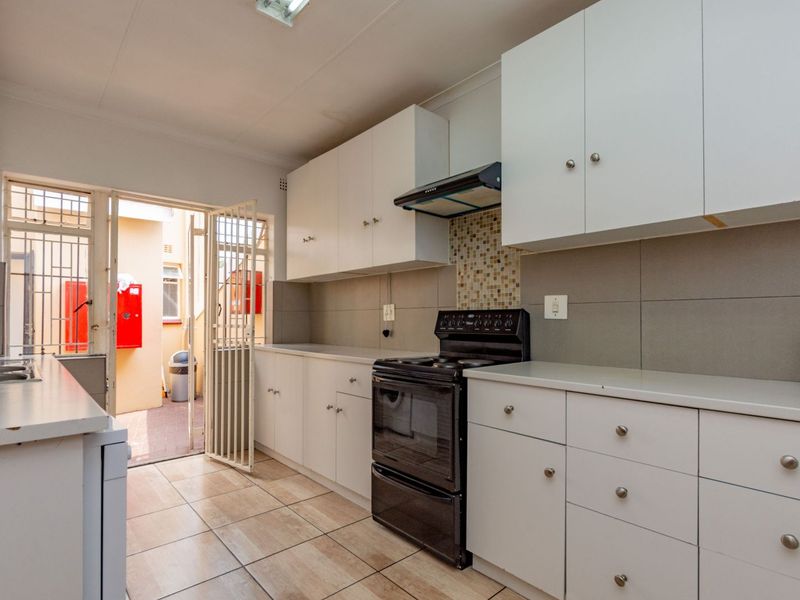 Townhouse For Sale in Bryanston - Photo 5