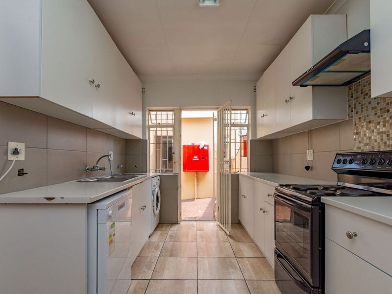 Townhouse For Sale in Bryanston - Photo 4