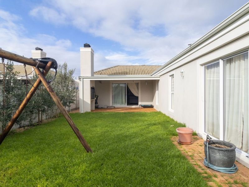 House For Sale in Sunningdale - Photo 9