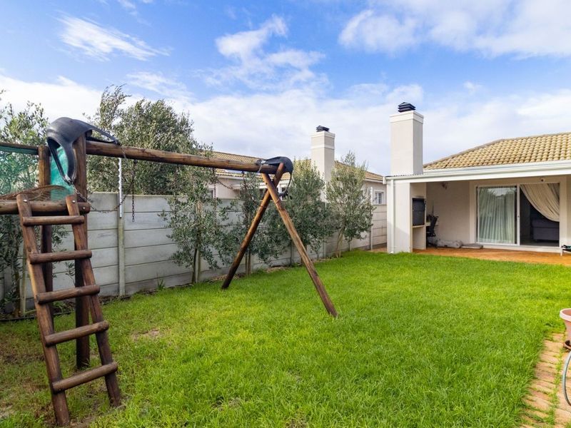 House For Sale in Sunningdale - Photo 10