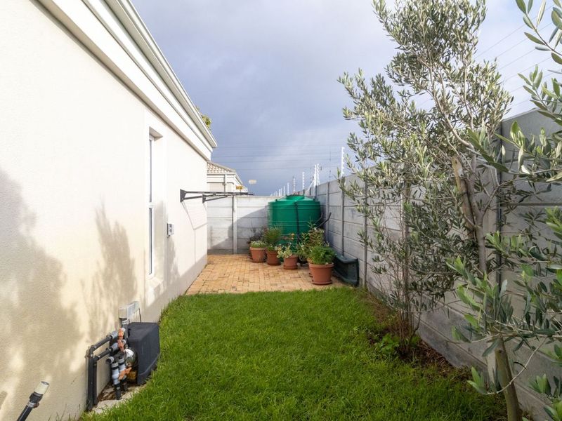 House For Sale in Sunningdale - Photo 8