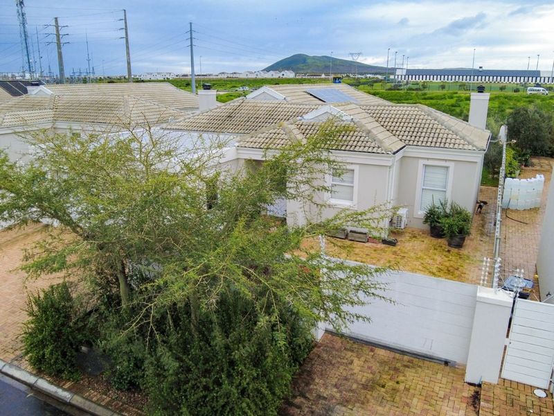 House For Sale in Sunningdale - Photo 3