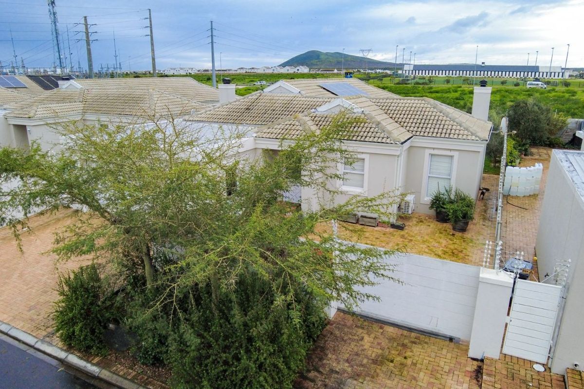 House For Sale in Sunningdale - Photo 3