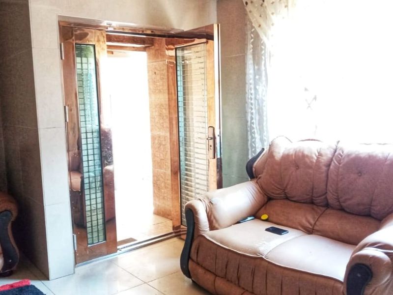 House For Sale in Sebokeng Zone 12 - Photo 4