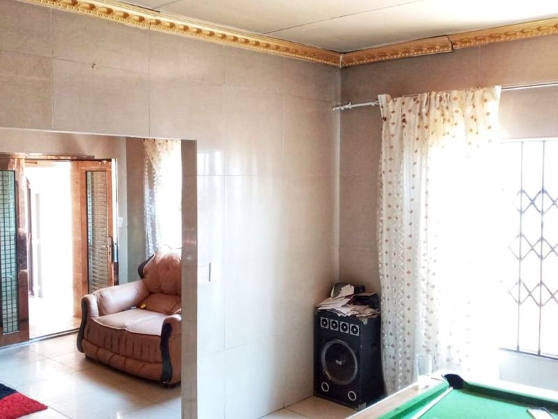 House For Sale in Sebokeng Zone 12 - Photo 3