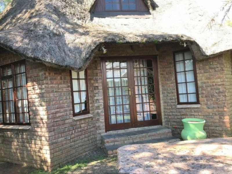 Apartment For Sale in Bloemhof Central - Photo 2