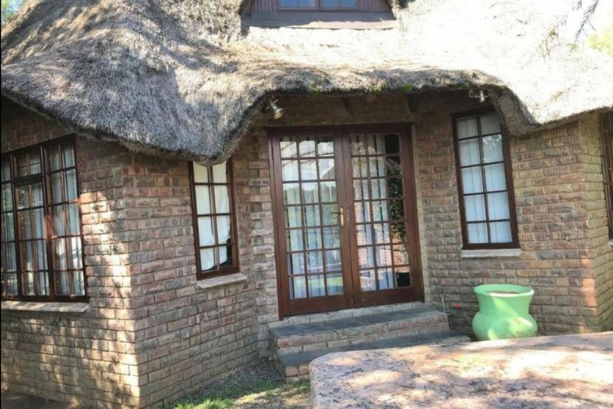 Apartment For Sale in Bloemhof Central - Photo 2