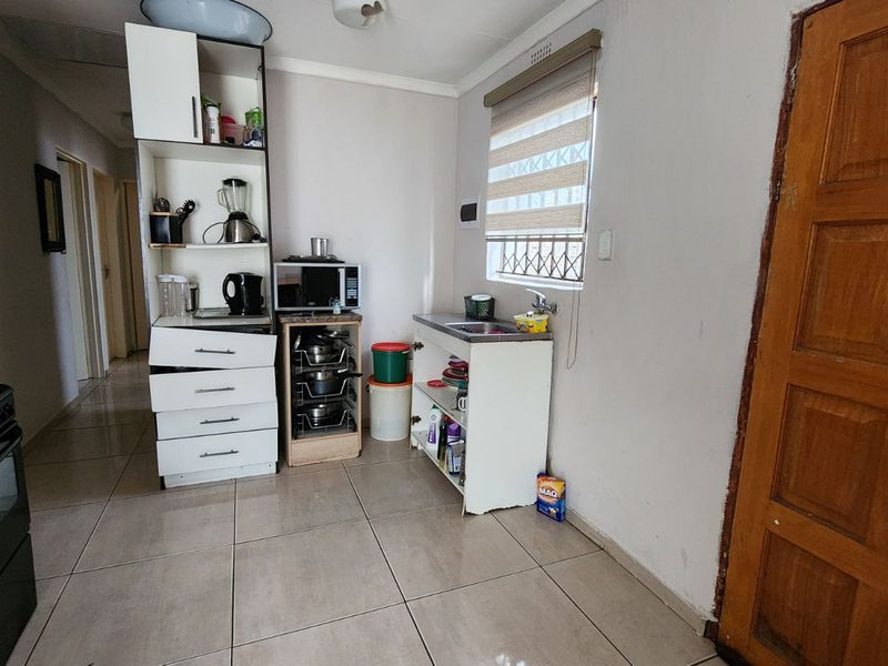 House For Sale in Riverside View Ext 33 - Photo 8