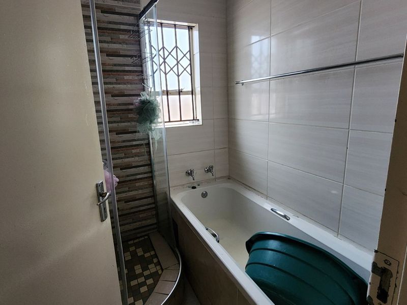 House For Sale in Riverside View Ext 33 - Photo 9