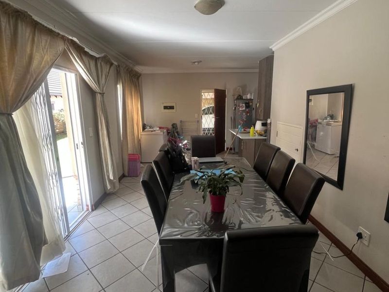 Townhouse For Sale in Willow Glen - Photo 3