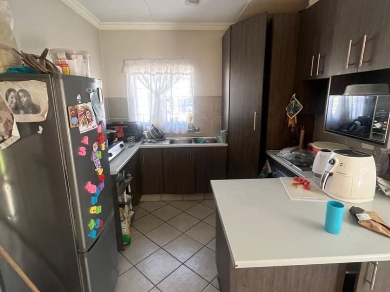 Townhouse For Sale in Willow Glen - Photo 4