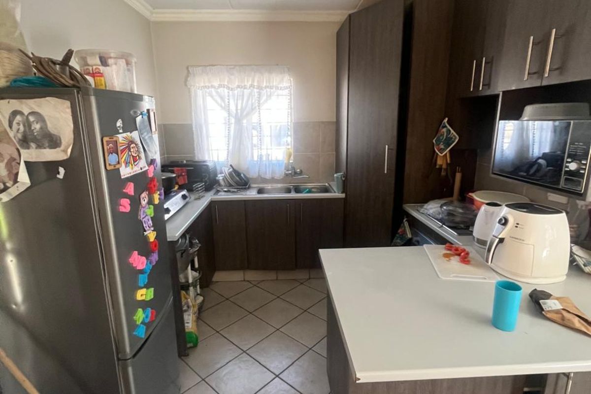 Townhouse For Sale in Willow Glen - Photo 4