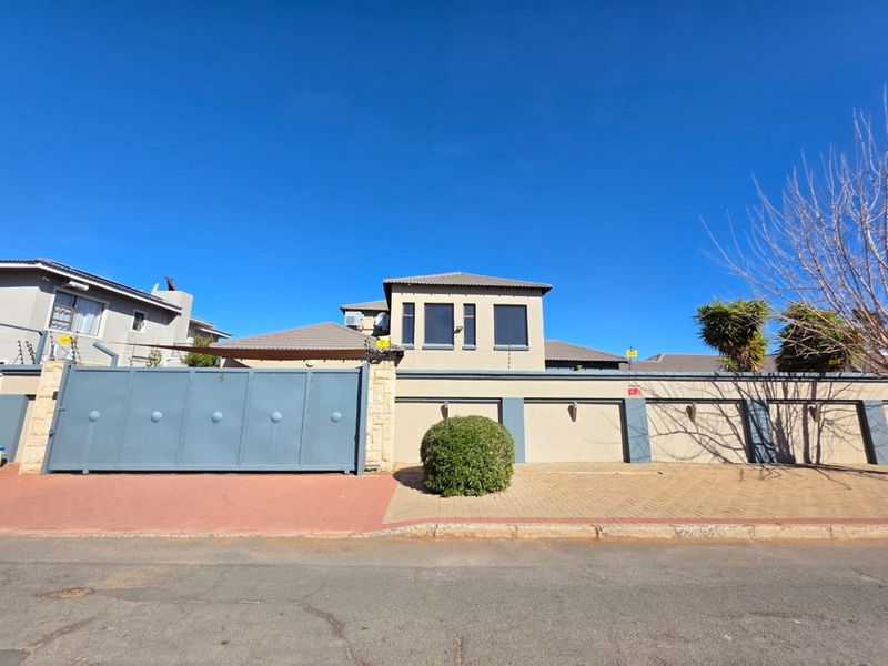 House For Sale in Hadison Park - Photo 2