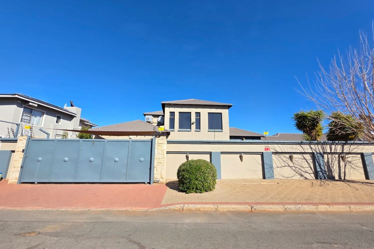 House For Sale in Hadison Park - Photo 2