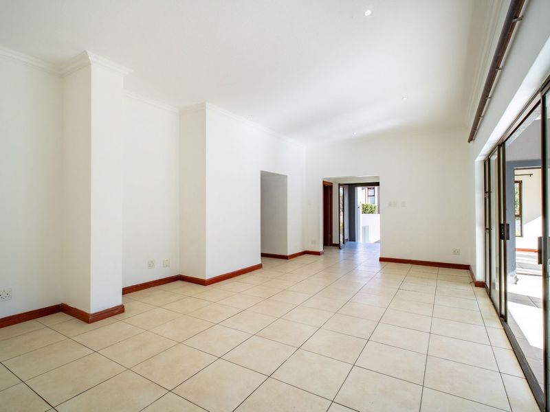 House For Sale in Dainfern - Photo 3