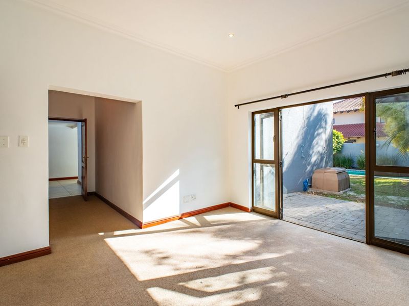 House For Sale in Dainfern - Photo 10