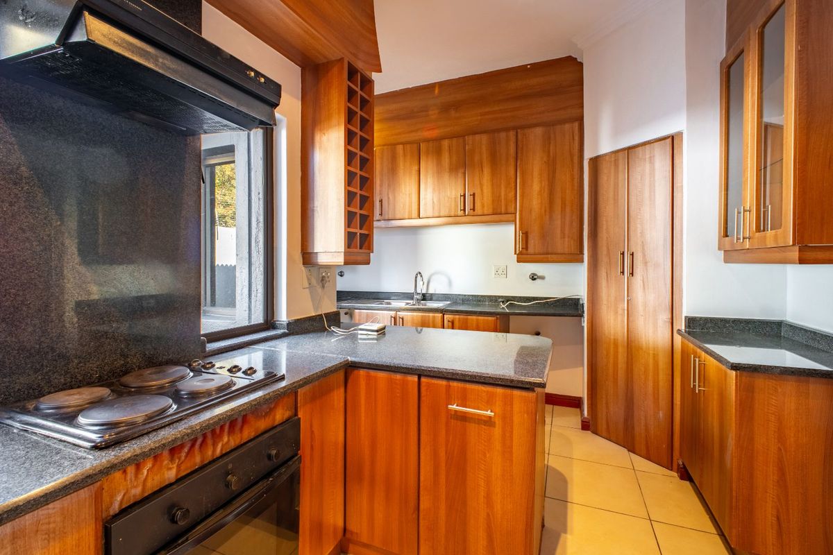 House For Sale in Dainfern - Photo 2