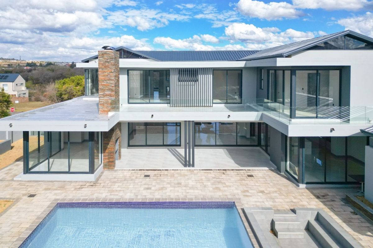 House For Sale in Waterfall Country Estate - Photo 2