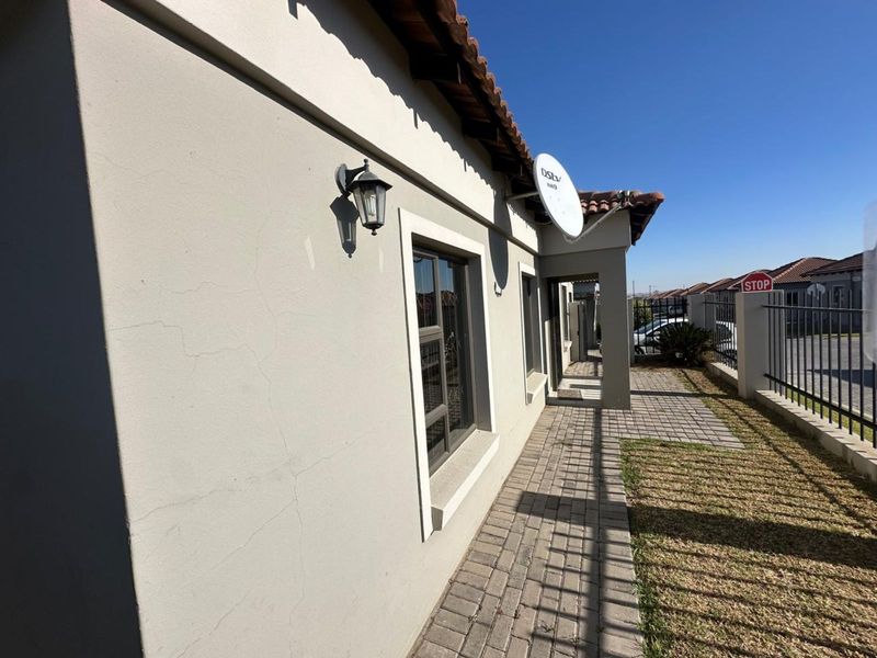 Townhouse For Sale in Terra Nova - Photo 2