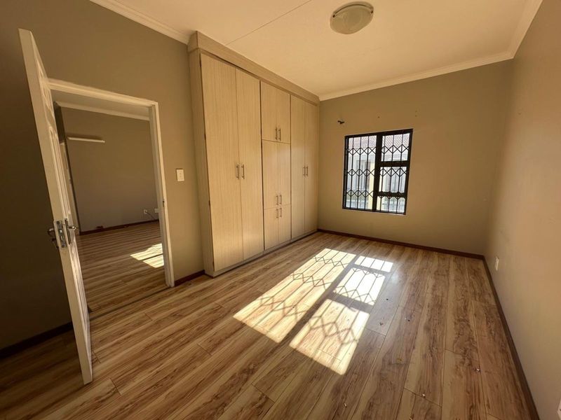 Townhouse For Sale in Terra Nova - Photo 8